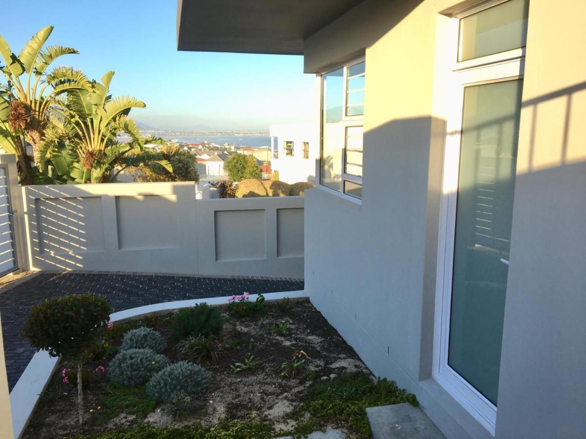 Vermont Hermanus - Views, Sunny, Right On The Sea Exteriör bild